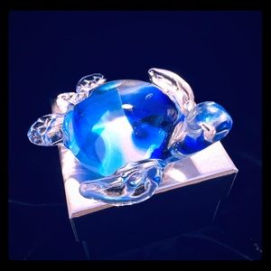Lovely Handcrafted glass sea turtle paperweight.